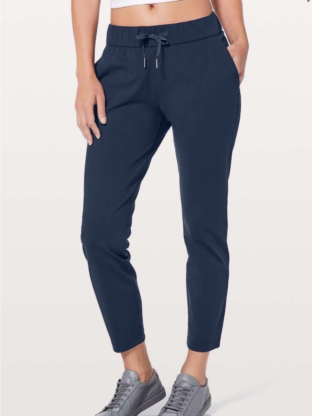 Lululemon Women's Size 4 On The Fly Pant True Navy (First Release) EUC stretch